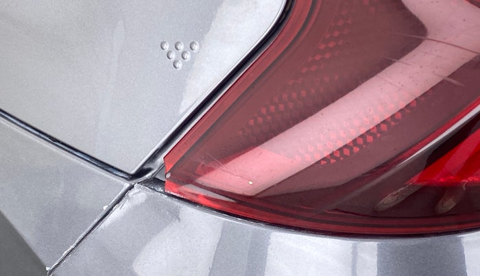 2020 Hyundai NEW I20 MAGNA 1.2 MT, Petrol, Manual, 27,000 km, Left tail light - Minor damage