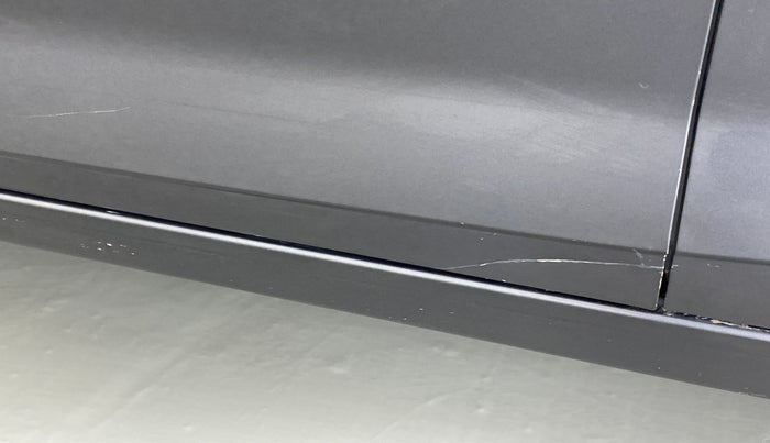 2020 Hyundai NEW I20 MAGNA 1.2 MT, Petrol, Manual, 27,000 km, Front passenger door - Minor scratches
