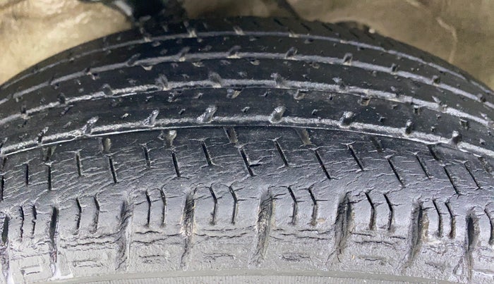 2014 Maruti Alto K10 LXI P, Petrol, Manual, 50,308 km, Left Front Tyre Tread