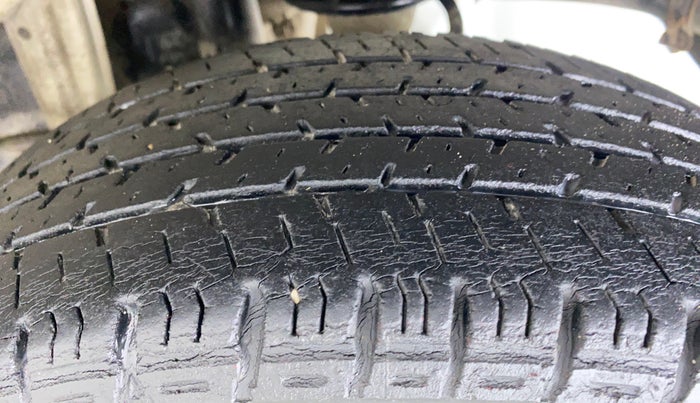2014 Maruti Alto K10 LXI P, Petrol, Manual, 50,308 km, Left Rear Tyre Tread