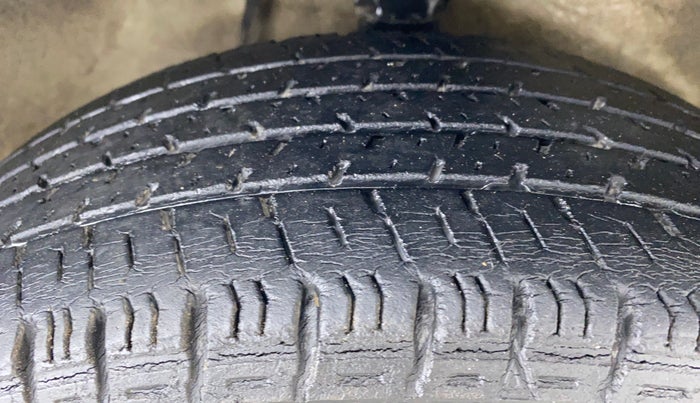 2014 Maruti Alto K10 LXI P, Petrol, Manual, 50,308 km, Right Front Tyre Tread