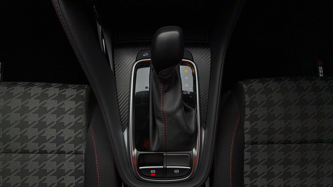 2024 MG Zst Core, Automatic, 22501 km, Gear Lever 