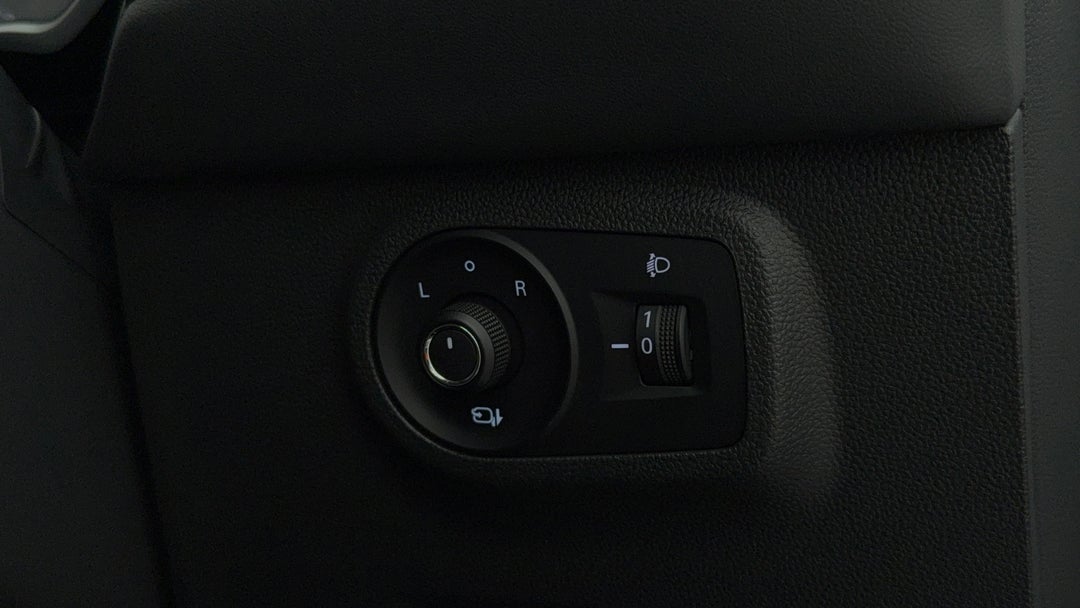 2024 MG Zst Core, Automatic, 22501 km, Utility Switches/Buttons