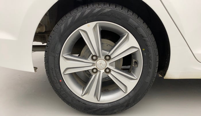 2018 Hyundai Verna 1.6 SX (O) CRDI MT, Diesel, Manual, 65,533 km, Right Rear Wheel
