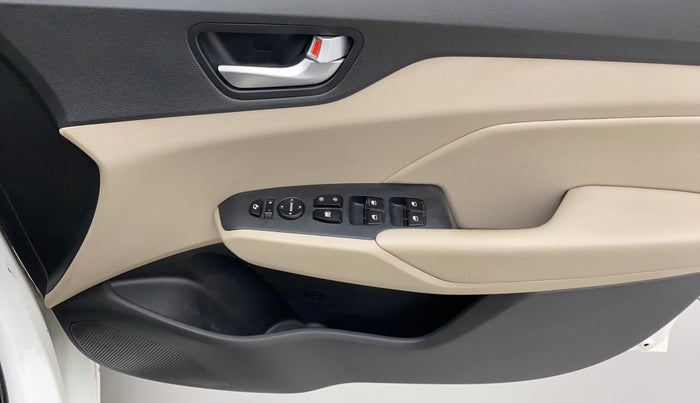 2018 Hyundai Verna 1.6 SX (O) CRDI MT, Diesel, Manual, 65,533 km, Driver Side Door Panels Control