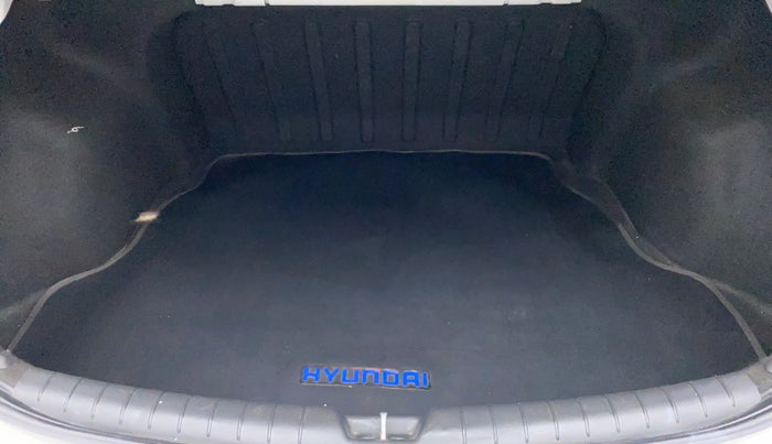 2018 Hyundai Verna 1.6 SX (O) CRDI MT, Diesel, Manual, 65,533 km, Boot Inside