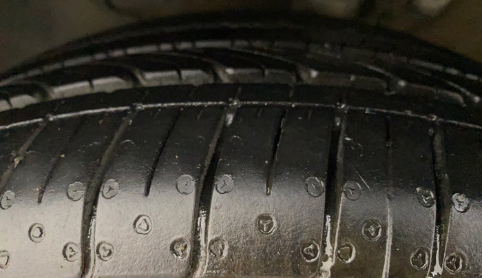 2018 Hyundai Verna 1.6 SX (O) CRDI MT, Diesel, Manual, 65,533 km, Left Front Tyre Tread