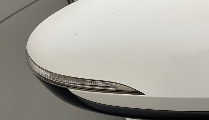 2018 Hyundai Verna 1.6 SX (O) CRDI MT, Diesel, Manual, 65,533 km, Right rear-view mirror - Indicator light has minor damage