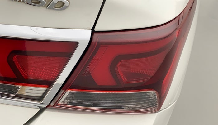 2018 Hyundai Verna 1.6 SX (O) CRDI MT, Diesel, Manual, 65,533 km, Right tail light - Chrome has minor damage