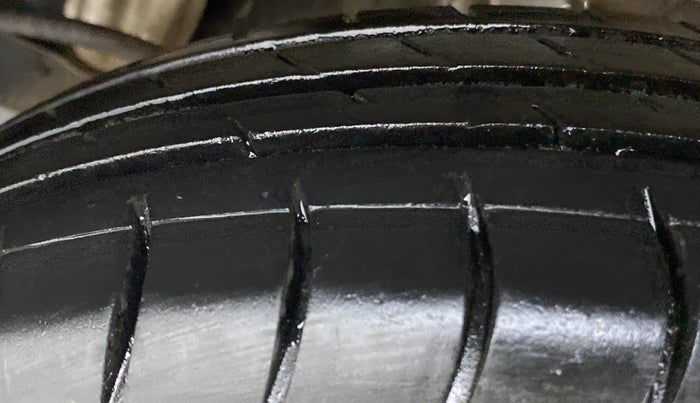 2019 Maruti Alto LXI CNG, CNG, Manual, 54,831 km, Left Rear Tyre Tread