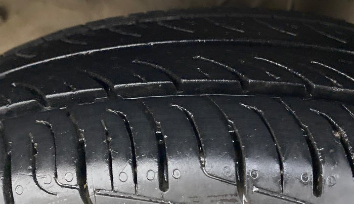 2019 Maruti Alto LXI CNG, CNG, Manual, 54,831 km, Left Front Tyre Tread