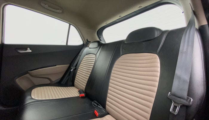 2017 Hyundai Grand i10 SPORTZ O 1.2, Petrol, Manual, 51,785 km, Right Side Rear Door Cabin