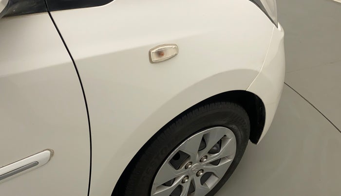 2017 Hyundai Xcent E+, CNG, Manual, 70,800 km, Right fender - Slightly dented