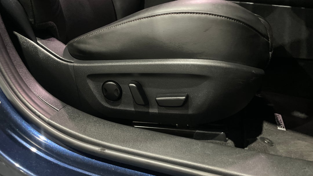 2019 Mazda Mazda3 G25 Astina, Automatic, 48678 km, Drivers Side Adjustment Panel