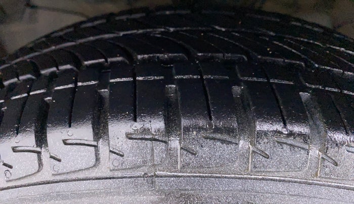 2017 Honda City V MT PETROL, Petrol, Manual, 39,554 km, Left Front Tyre Tread
