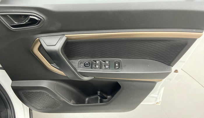 2022 Renault Kiger RXT (O) 1.0 MT, Petrol, Manual, 7,891 km, Driver Side Door Panels Control