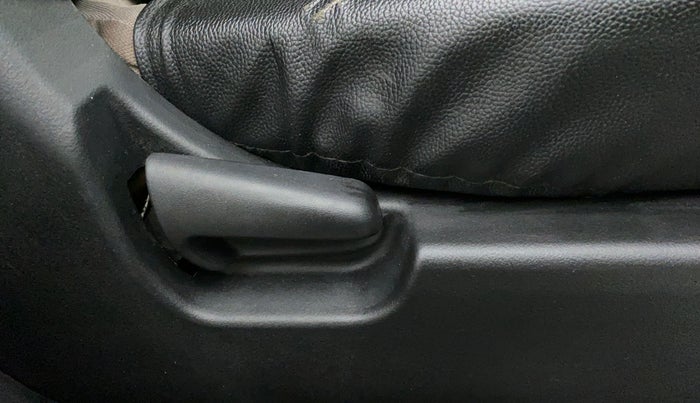 2015 Maruti Wagon R 1.0 VXI, Petrol, Manual, 83,510 km, Driver Side Adjustment Panel