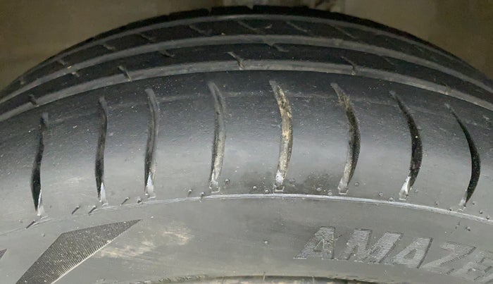 2015 Maruti Wagon R 1.0 VXI, Petrol, Manual, 83,510 km, Left Front Tyre Tread