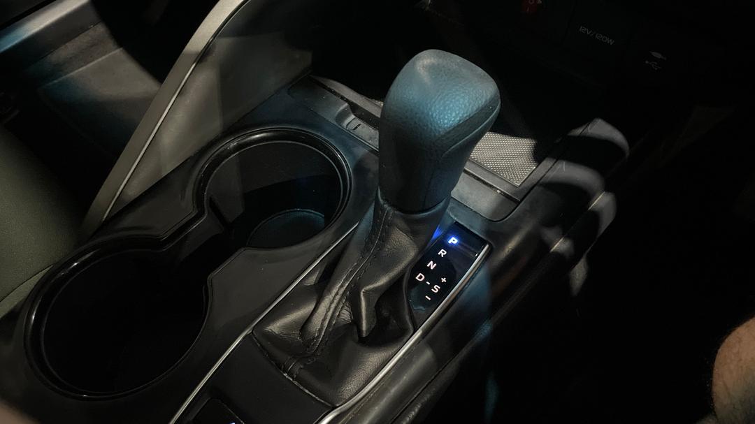 2019 Toyota Camry Ascent, Automatic, 118019 km, Gear Lever 
