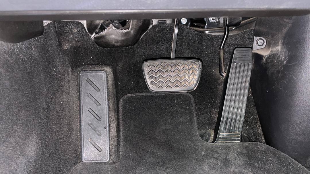 2019 Toyota Camry Ascent, Automatic, 118019 km, Pedals and Footmat