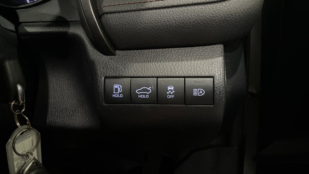 2019 Toyota Camry Ascent, Automatic, 118019 km, Utility Switches/Buttons