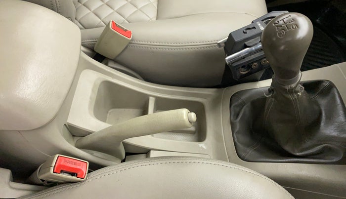 2013 Toyota Innova 2.5 GX 7 STR BS IV, Diesel, Manual, 64,869 km, Gear Lever