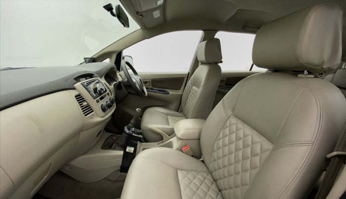 2013 Toyota Innova 2.5 GX 7 STR BS IV, Diesel, Manual, 64,869 km, Right Side Front Door Cabin