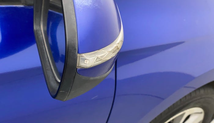 2015 Hyundai Elite i20 ASTA 1.2, Petrol, Manual, 1,02,238 km, Right rear-view mirror - Indicator light has minor damage