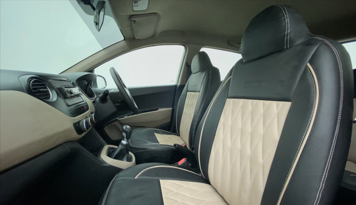 2016 Hyundai Grand i10 MAGNA 1.1 CRDI, Diesel, Manual, 1,35,645 km, Right Side Front Door Cabin View