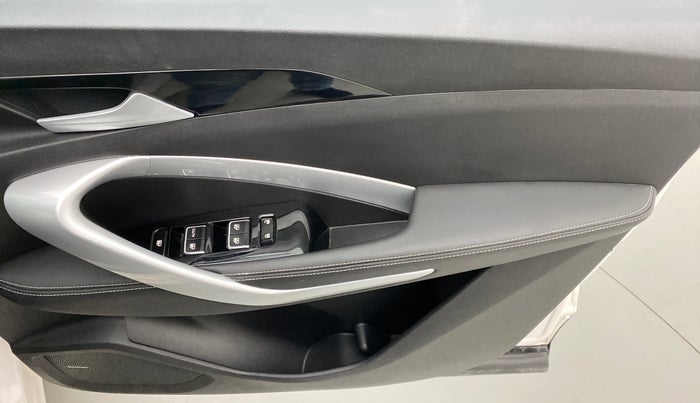 2019 MG HECTOR SHARP DCT PETROL, Petrol, Automatic, Driver Side Door Panels Control