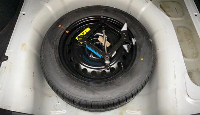 2019 Hyundai Verna 1.6 VTVT SX, Petrol, Manual, 15,101 km, Dicky (Boot door) - Tool missing