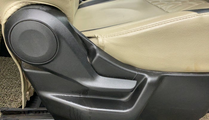 2020 Maruti New Wagon-R LXI CNG 1.0 L, CNG, Manual, 34,103 km, Driver Side Adjustment Panel