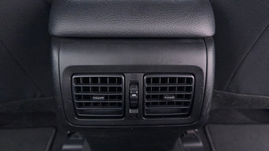 2014 Toyota Camry Rz S.e., Automatic, 162214 km, Rear A/C Vent