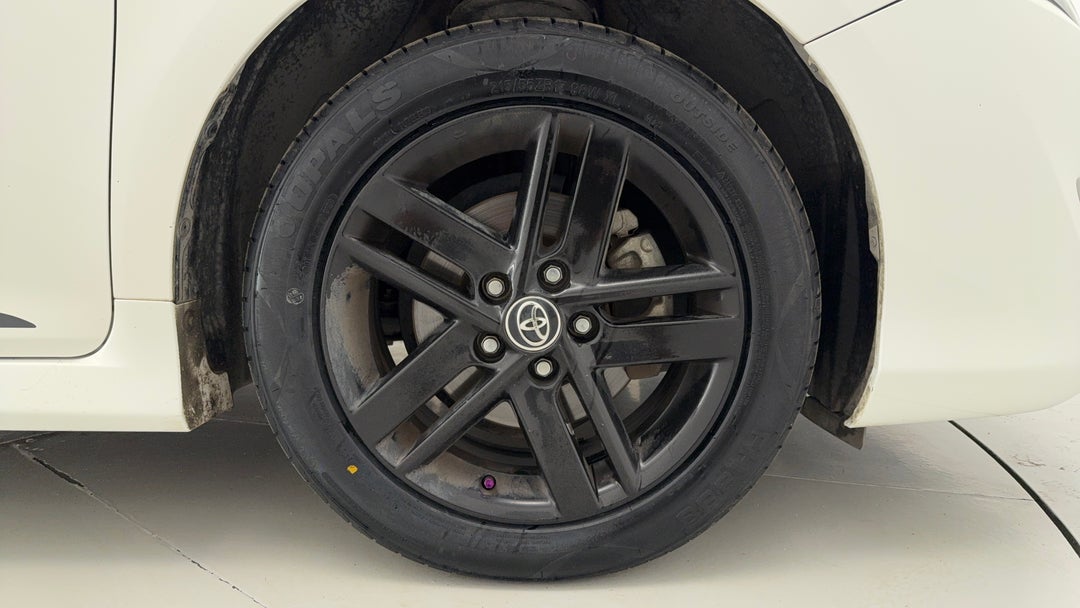 2014 Toyota Camry Rz S.e., Automatic, 162214 km, Right Front Wheel