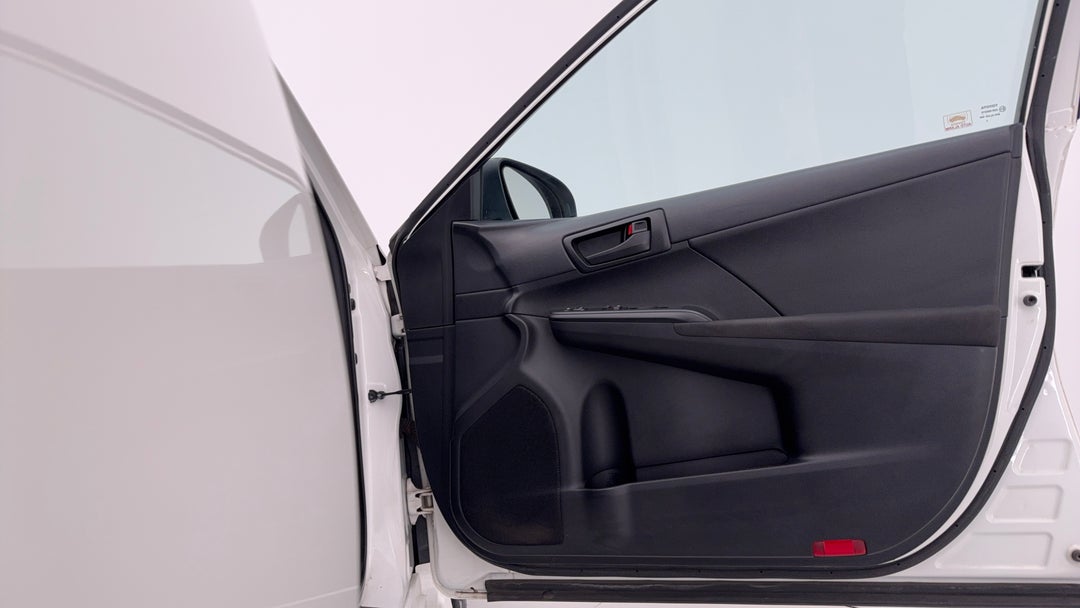 2014 Toyota Camry Rz S.e., Automatic, 162214 km, Speaker View