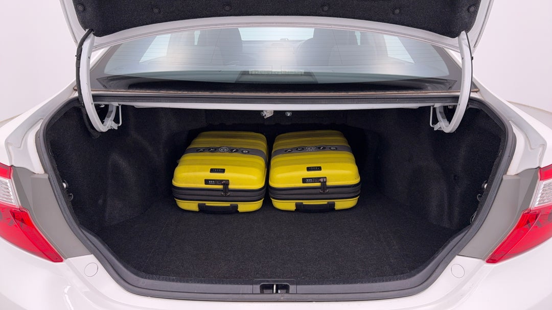 2014 Toyota Camry Rz S.e., Automatic, 162214 km, Boot Inside View with Luggage