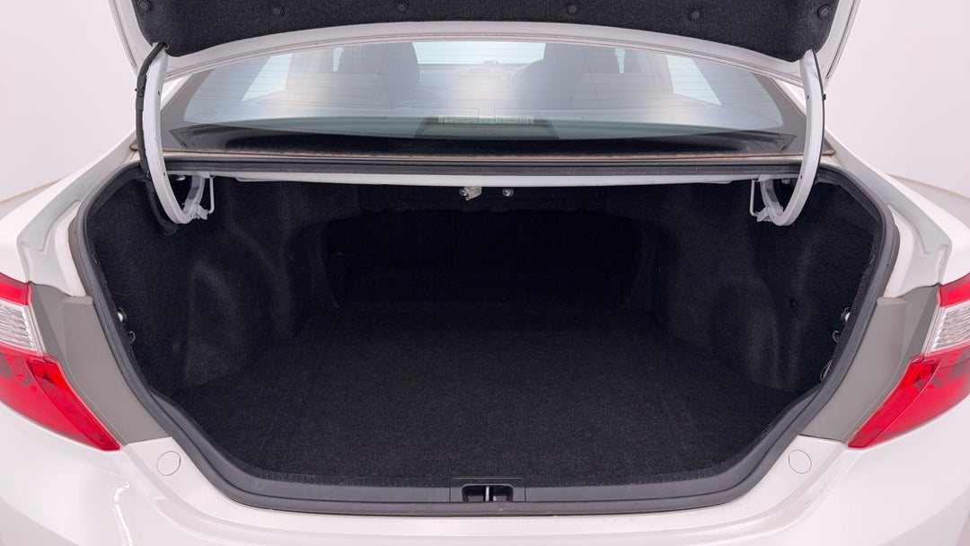 2014 Toyota Camry Rz S.e., Automatic, 162214 km, Boot Inside View