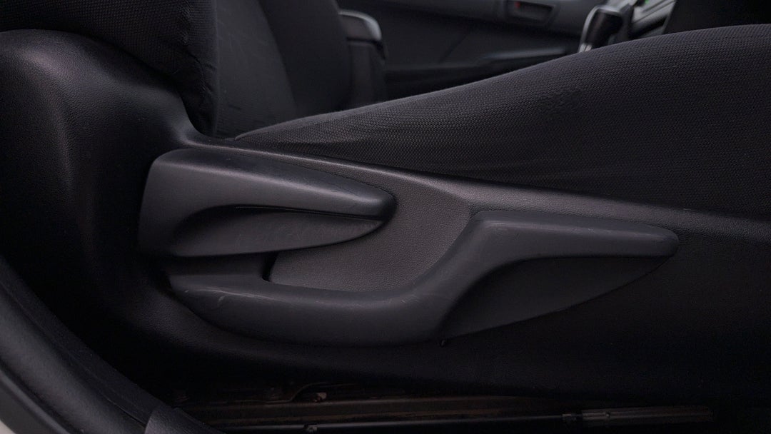 2014 Toyota Camry Rz S.e., Automatic, 162214 km, Drivers Side Adjustment Panel