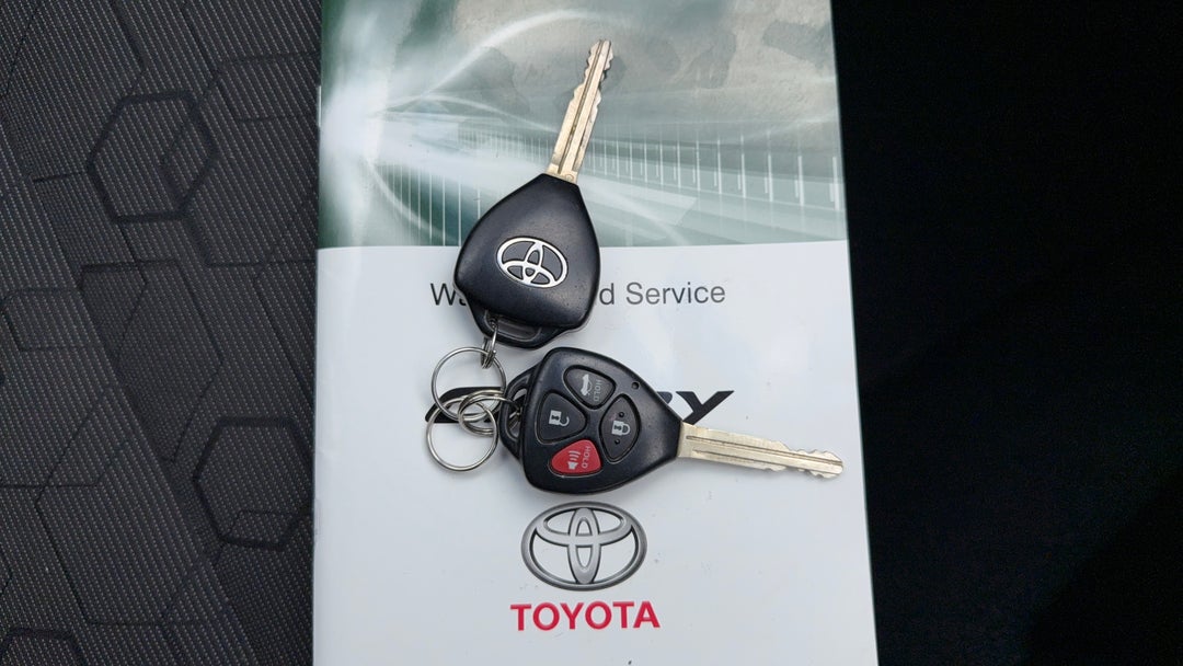 2014 Toyota Camry Rz S.e., Automatic, 162214 km, Key Close-up