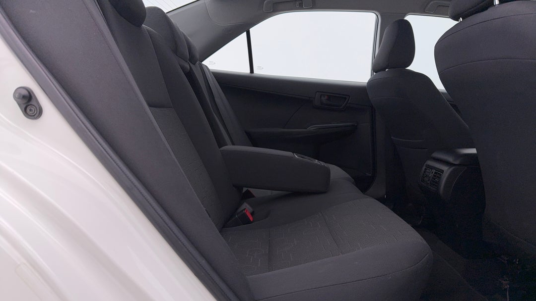 2014 Toyota Camry Rz S.e., Automatic, 162214 km, Right Side Rear Door Cabin View
