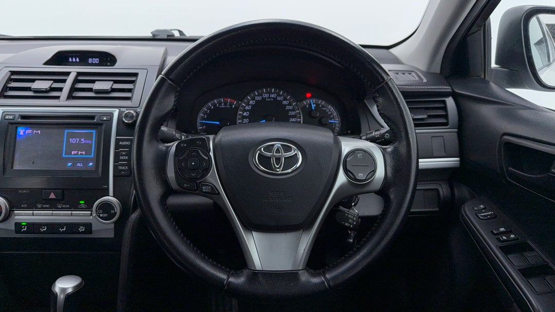2014 Toyota Camry Rz S.e., Automatic, 162214 km, Steering Wheel Close-up