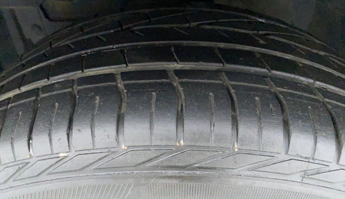 2017 Maruti Vitara Brezza ZDI PLUS, Diesel, Manual, 1,14,811 km, Left Front Tyre Tread