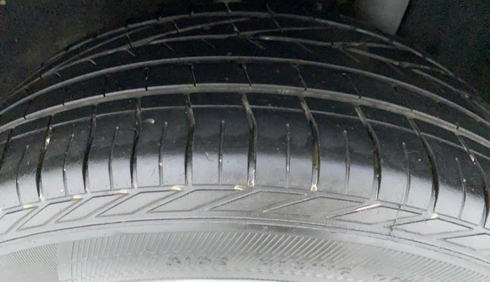 2017 Maruti Vitara Brezza ZDI PLUS, Diesel, Manual, 1,14,811 km, Left Rear Tyre Tread