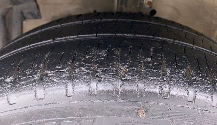 2012 Maruti Swift Dzire VDI, Diesel, Manual, 1,00,142 km, Left Front Tyre Tread
