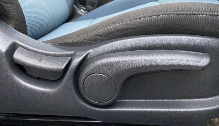 2016 Hyundai i20 Active 1.2 S, Petrol, Manual, 20,933 km, Driver Side Adjustment Panel