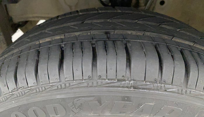 2014 Honda Brio VX MT, Petrol, Manual, 55,425 km, Left Front Tyre Tread