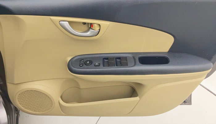 2014 Honda Brio VX MT, Petrol, Manual, 55,425 km, Driver Side Door Panels Control