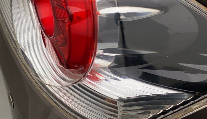2014 Honda Brio VX MT, Petrol, Manual, 55,425 km, Right tail light - Minor damage