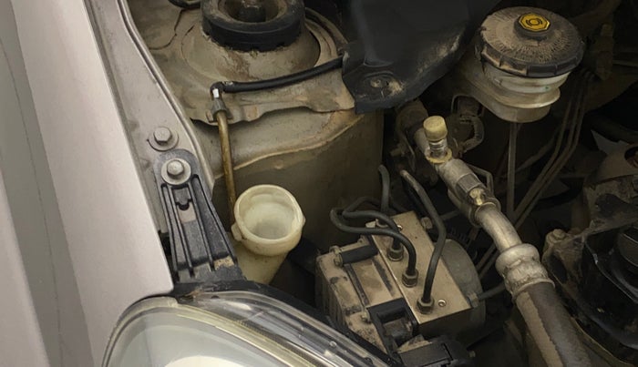 2014 Honda Brio VX MT, Petrol, Manual, 55,425 km, Front windshield - Wiper bottle cap missing