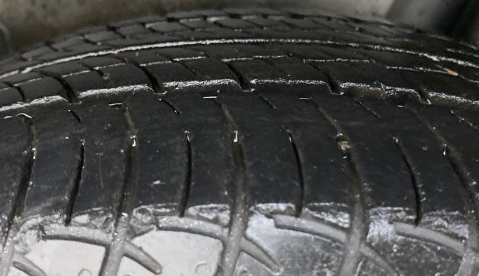 2016 Volkswagen Ameo HIGHLINE 1.2, Petrol, Manual, 26,324 km, Left Rear Tyre Tread